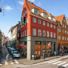 Отель Sanders Penny - Cute 2-bdr Apt in City Center, фото 16