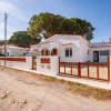 Отель Beautiful House for 4 Only 1km From the Beach, фото 15