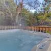 Отель Arrowhead Lodge, 3 Bedrooms, Pool Access, Pet Friendly, WiFi, Sleeps 10, фото 15