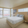 Отель Swanky Downtown Loft! City Views! Sleeps 10!, фото 3