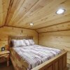 Отель Misty Pines 3 Bedroom Cabin by Redawning, фото 8