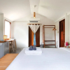 Отель The Little White Bird Traveller Hostel, фото 7