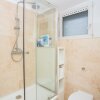 Отель 2 Bedroom Flat In Stepney Green, фото 13