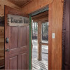 Отель Dancing Bear, 2 Bedrooms, Front Porch, Midtown, Sleeps 6, фото 10