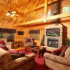 Отель Off The Clock 4 Br cabin by RedAwning, фото 1