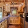 Отель Er 222 â Al's Nest - Great Location â Close To Town! 2 Bedroom Cabin by RedAwning, фото 9