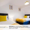 Отель Candler Lodge - 3 BEDROOM TOWNHOUSE WITH PARKING - PATIO AREA & SEATING, фото 3