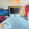 Отель Clean And Comfy Studio Room At Tamansari La Grande Apartment, фото 12