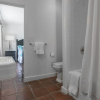 Отель The Lucy House Five Bedroom House, фото 19