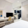 Отель SuperHost - Chic Studio on the 16th Floor in Business Bay, фото 5