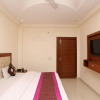 Отель OYO 350 near Medanta, фото 9