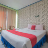 Отель RedDoorz near Tugu Naga Singkawang, фото 19