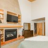 Отель Tahoe Donner Luxury 4BR+2 lofts, Hot tub 3100 sqft, фото 6