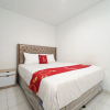 Отель RedLiving Apartemen Patra Land Urbano - Happy Rooms Tower Mid-West with Netflix, фото 2
