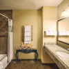 Отель La Quinta Inn & Suites by Wyndham Marble Falls, фото 8