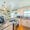 Отель Pet-friendly Galveston Bungalow, Steps to Beach!, фото 3