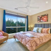 Отель Goldfinch Way Stunning & Spacious Home Sleeps 11, фото 7