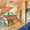 Отель Cabin w/ Hot Tub & Deck ~ 12 Mi to Pigeon Forge!, фото 8