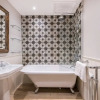 Отель Charming, Recently Renovated 2-bed in Fulham, фото 13