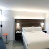 Отель Holiday Inn Express & Suites Detroit North - Roseville, an IHG Hotel, фото 3