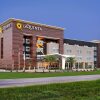 Отель La Quinta Inn & Suites by Wyndham Texas City 45 в Ламарке