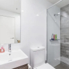 Отель Luxury 2 Bed Apt In South Brisbane And Free Parking Qsb058, фото 9