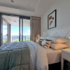 Отель Luxe Apt w Harbour-Sunset Views -Parking, фото 5