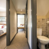 Отель Rock Cottage - 3 Bedroom Holiday Home, фото 8