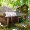 Отель Er96 - Squirrel's Leap - Great Location! Close To Town! 2 Bedroom Cabin by RedAwning, фото 1