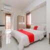 Отель RedDoorz Apartment Syariah @ Green Lake View Cimanggis, фото 2