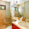 Отель Exquisitely Adorned Luxury Unit Right on Flamingo Beach Sleeps 6, фото 8