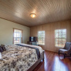 Отель Pecan Farm Haus 2 Bedroom Cottage by RedAwning, фото 21