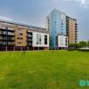 Отель The Suite Life - DYZYN Living - Pet Friendly - Gym, Pool & Parking - B2B Stays, фото 1