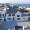 Отель Villa ty Mam'Goz, Pres de Roscoff, spa, piscine interieure, plage a 50 m в Сибириле