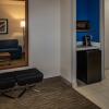 Отель Holiday Inn Express Hotel & Suites Roseville-Galleria Area, an IHG Hotel, фото 6