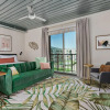Отель Mid Main Lofts 7305 Designer Studio w Pool View Midtown, фото 4