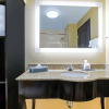 Отель La Quinta Inn & Suites by Wyndham Denver Gateway Park, фото 8