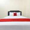 Отель RedDoorz near Terminal Condong Catur 2, фото 3