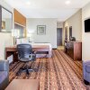 Отель La Quinta Inn & Suites by Wyndham Gonzales TX, фото 14