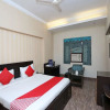 Отель OYO 19567 SR Rooms And Banquet, фото 11