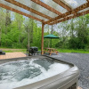 Отель Tiny Adventura Secluded Tiny Home: With Hot Tub Wi-fi 1 Bedroom Bungalow by Redawning, фото 10