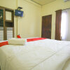Отель RedDoorz Plus near Kuta Beach Lombok, фото 45