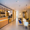 Отель Hanting Hotel Zhoukou Wuyi Square, фото 2