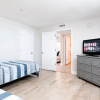 Отель NEW Beach Condo 5 min walk to the Beach Sleeps 9, фото 7