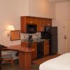 Отель Candlewood Suites Logan, an IHG Hotel, фото 26