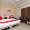 Отель OYO 7933 Hotel Trimurty International, фото 4