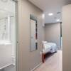 Отель Central Modern 6BR APT With Fast Wifi - Sleeps 6, фото 26