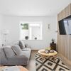 Отель Greenacre - Close to Beaches With Hydropool spa, фото 3