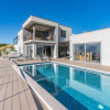 Отель NEW! Seaview Villa Big Blue with 32sqm heated pool, 4 bedrooms, and 3 bathrooms, фото 1