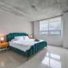 Отель Lovely Condo|Pool & Parking at Midblock, фото 6